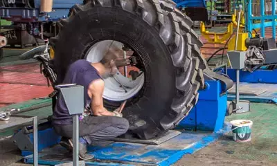 Comment changer un pneu de tracteur ?